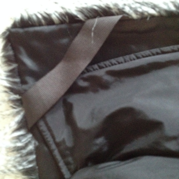 Rodika Zanian Faux Fur Collar Crop Puffer Vest - Picture 4 of 8